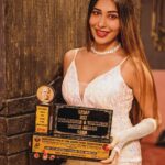Ruma Sharma Instagram - Feeling incredibly grateful and honored to have received this amazing award as #versatileactress 🙏🏆 Thank you all for your support and encouragement This wouldn’t have been possible without you all ❤️✨ special thanks to @dpiafofficial @kalyanjijanaofficial for this honour 💓 . #rumasharma #newaward #gratitudepost #riseandshine☀️ Mumbai, Maharashtra
