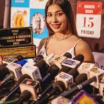 Ruma Sharma Instagram - Feeling incredibly grateful and honored to have received this amazing award as #versatileactress 🙏🏆 Thank you all for your support and encouragement This wouldn’t have been possible without you all ❤️✨ special thanks to @dpiafofficial @kalyanjijanaofficial for this honour 💓 . #rumasharma #newaward #gratitudepost #riseandshine☀️ Mumbai, Maharashtra