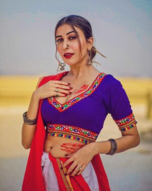 Ruma Sharma Instagram - कैसी रही आप सबकी होली 😍
.
.
Shot by - @lsd.photography.official 
Edit by - @wasey_rock69 
Styled by - @fashket_by_vrinda 
.
#happyholi #festivalofcolors #holi2024 #rumasharma #holiootd #festivalsofindia #holilove