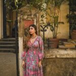 Ruma Sharma Instagram - I don’t want attention, I just want your heart 💓 . . Shot by - @framesbyankit Edit by - @wasey_rock69 . #mumbaistreetphotography #rumasharma #tajhotelmumbai #amchimumbai #streetportraits #naturallightphoto Mumbai, Maharashtra