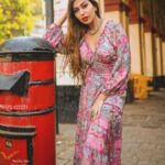Ruma Sharma Instagram - I don’t want attention, I just want your heart 💓 . . Shot by - @framesbyankit Edit by - @wasey_rock69 . #mumbaistreetphotography #rumasharma #tajhotelmumbai #amchimumbai #streetportraits #naturallightphoto Mumbai, Maharashtra
