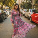 Ruma Sharma Instagram - I don’t want attention, I just want your heart 💓 . . Shot by - @framesbyankit Edit by - @wasey_rock69 . #mumbaistreetphotography #rumasharma #tajhotelmumbai #amchimumbai #streetportraits #naturallightphoto Mumbai, Maharashtra