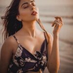 Ruma Sharma Instagram - Tell me your favorite flirting tricks in the comments 😁 Best one will be 📌 . Edit by - @abhinesh_photographer . #beachdiaries #summerisback #rumasharma #beachandsun #goldenhourlight #goldenhourphotography #beachvibe #waveshine #glamshoot Versova Beach
