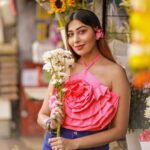 Ruma Sharma Instagram - You are my sunshine in a garden of flowers🌺 . . Shot by - @lsd.photography.official Edit by - @wasey_rock69 . #rumasharma #loveforflowers #flowersmakemehappy #flowersphoto #sunflowerlove #portraitphotoshoot Mumbai, Maharashtra