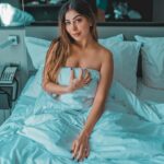 Ruma Sharma Instagram - Celebrating love and cuddled up with my bed where romance blooms in every corner ♥️♥️ What are your plans for this #valentinesday ?? . . Shot by - @qamarraza04 Edit by - @wasey_rock69 . #rumasharma #selfloveinbed #valentinesdayvibes #singleandchilling #singleandcontent #valentinesdayspecial Happy valentine's day