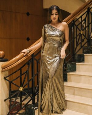 Ruma Sharma Instagram - Grateful beyond words to accept the first award of 2024 as Youth Icon 😍
Thank you #SocialMediaAcheiver for the honor 
Here’s to inspiring and empowering the next generation! ✨
Special thanks to @greenlight__media 
.
Wearing - @thenewbold.in 
Styled by - @yourstylistforever 
Shot by - @lsd.photography.official 
Edit by - @wasey_rock69 
.
#firstaward #rumasharma #awardnight #awardoftheyear #blessed❤️ #riseandshine☀️ #ootdoftheday #partyweardress #goldendress #thenewbold #fashionlabel #goldendressgown #shimmerdress