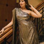 Ruma Sharma Instagram - Grateful beyond words to accept the first award of 2024 as Youth Icon 😍 Thank you #SocialMediaAcheiver for the honor Here’s to inspiring and empowering the next generation! ✨ Special thanks to @greenlight__media . Wearing - @thenewbold.in Styled by - @yourstylistforever Shot by - @lsd.photography.official Edit by - @wasey_rock69 . #firstaward #rumasharma #awardnight #awardoftheyear #blessed❤️ #riseandshine☀️ #ootdoftheday #partyweardress #goldendress #thenewbold #fashionlabel #goldendressgown #shimmerdress Mumbai, Maharashtra