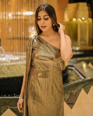 Ruma Sharma Instagram - Grateful beyond words to accept the first award of 2024 as Youth Icon 😍
Thank you #SocialMediaAcheiver for the honor 
Here’s to inspiring and empowering the next generation! ✨
Special thanks to @greenlight__media 
.
Wearing - @thenewbold.in 
Styled by - @yourstylistforever 
Shot by - @lsd.photography.official 
Edit by - @wasey_rock69 
.
#firstaward #rumasharma #awardnight #awardoftheyear #blessed❤️ #riseandshine☀️ #ootdoftheday #partyweardress #goldendress #thenewbold #fashionlabel #goldendressgown #shimmerdress