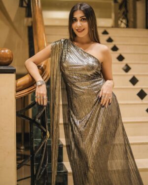 Ruma Sharma Instagram - Grateful beyond words to accept the first award of 2024 as Youth Icon 😍
Thank you #SocialMediaAcheiver for the honor 
Here’s to inspiring and empowering the next generation! ✨
Special thanks to @greenlight__media 
.
Wearing - @thenewbold.in 
Styled by - @yourstylistforever 
Shot by - @lsd.photography.official 
Edit by - @wasey_rock69 
.
#firstaward #rumasharma #awardnight #awardoftheyear #blessed❤️ #riseandshine☀️ #ootdoftheday #partyweardress #goldendress #thenewbold #fashionlabel #goldendressgown #shimmerdress