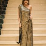 Ruma Sharma Instagram - Grateful beyond words to accept the first award of 2024 as Youth Icon 😍 Thank you #SocialMediaAcheiver for the honor Here’s to inspiring and empowering the next generation! ✨ Special thanks to @greenlight__media . Wearing - @thenewbold.in Styled by - @yourstylistforever Shot by - @lsd.photography.official Edit by - @wasey_rock69 . #firstaward #rumasharma #awardnight #awardoftheyear #blessed❤️ #riseandshine☀️ #ootdoftheday #partyweardress #goldendress #thenewbold #fashionlabel #goldendressgown #shimmerdress Mumbai, Maharashtra