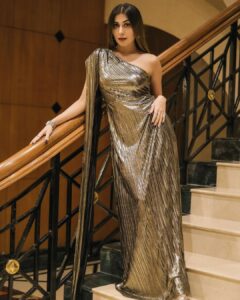 Ruma Sharma Instagram - Grateful beyond words to accept the first award of 2024 as Youth Icon 😍 Thank you #SocialMediaAcheiver for the honor Here’s to inspiring and empowering the next generation! ✨ Special thanks to @greenlight__media . Wearing - @thenewbold.in Styled by - @yourstylistforever Shot by - @lsd.photography.official Edit by - @wasey_rock69 . #firstaward #rumasharma #awardnight #awardoftheyear #blessed❤️ #riseandshine☀️ #ootdoftheday #partyweardress #goldendress #thenewbold #fashionlabel #goldendressgown #shimmerdress Mumbai, Maharashtra