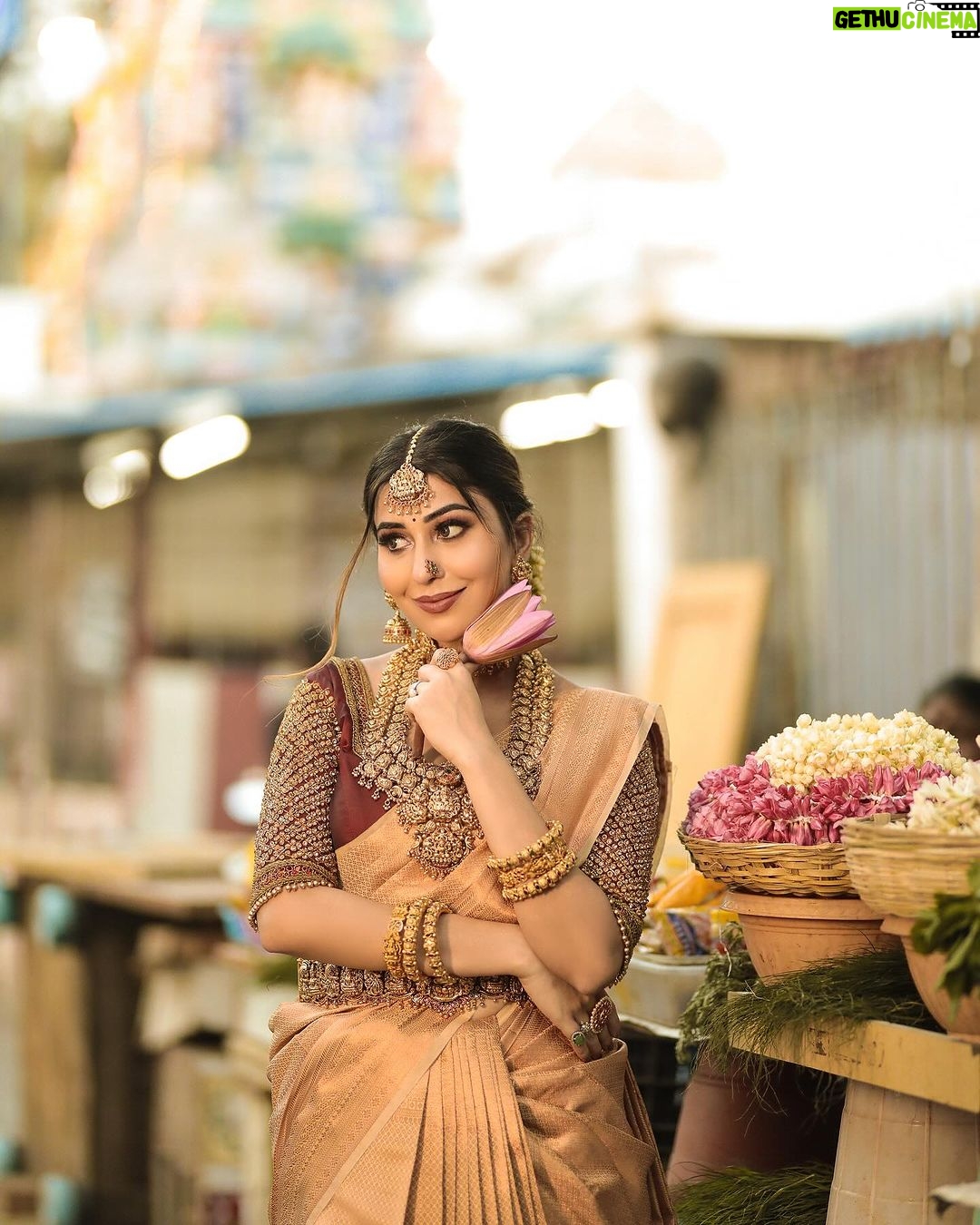 Ruma Sharma Instagram - अधूरी थी ज़रा सी मैं पूरी हो रही हूँ तेरी सादगी में होके चूर 🤍 . #southindianlook #rumasharma #southindianfashion #southindianactress #southindianmakeup Chennai,Tamilnadu