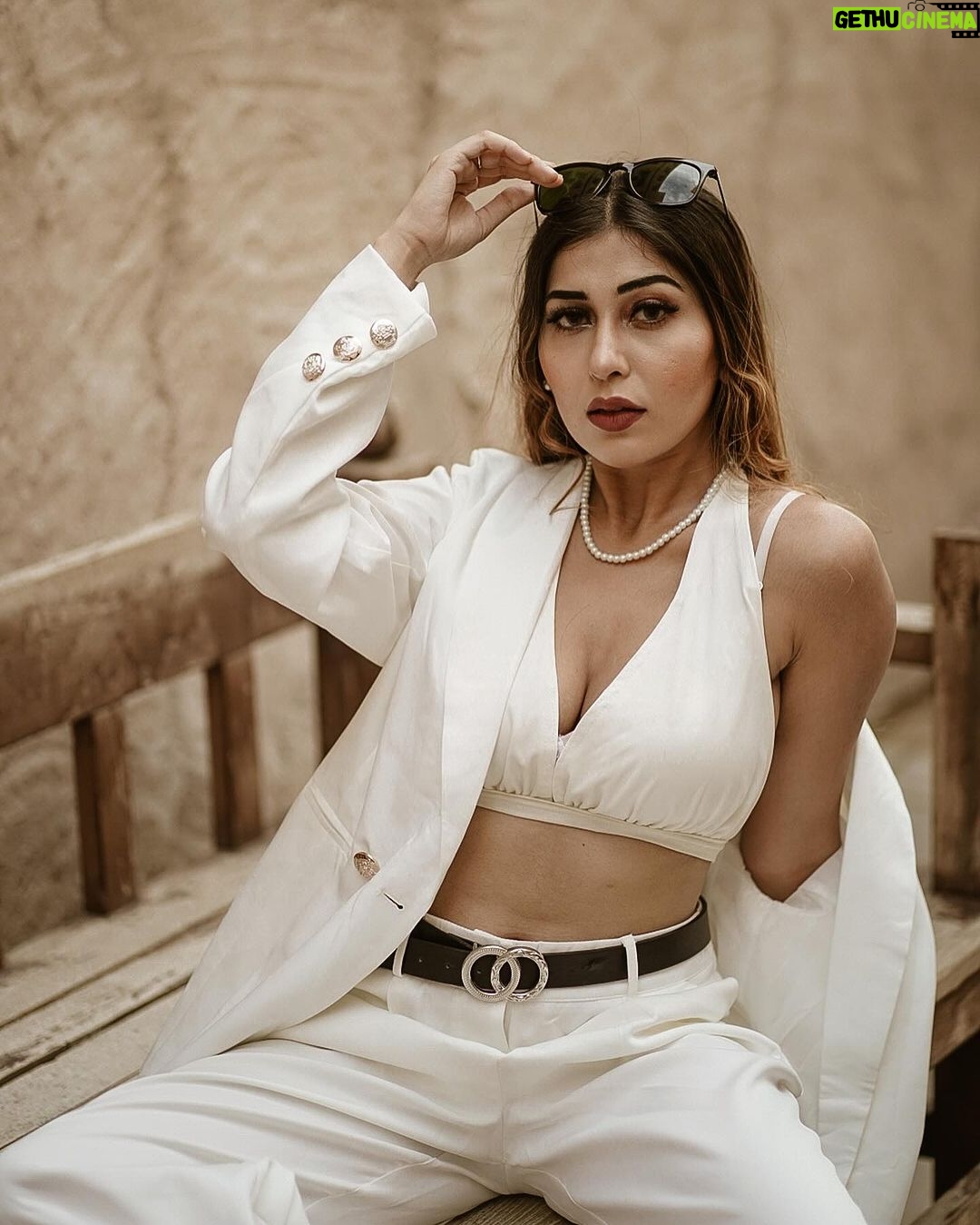 Ruma Sharma Instagram - Why chase you when I’m the catch? . . Shot by - @midhun.mohan_ . #throwbacksaturday #dubaidiaries #rumasharma #bossbabelife #formallook