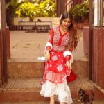 Ruma Sharma Instagram - सारी दुनिया के जज़्बात एक तरफ़ पर तुझसे वो पहली मुलाक़ात एक तरफ़ ♥️♥️ #amchimumbai #myhappyplace . Shot by - @framesbyankit Edit by - @wasey_rock69 . #rumasharma #cityofdreams #mumbailife #streetsofmumbai #gatewayofindia #tajmumbai #streetportraits #naturallightphotography Amchi Mumbai..