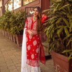 Ruma Sharma Instagram - सारी दुनिया के जज़्बात एक तरफ़ पर तुझसे वो पहली मुलाक़ात एक तरफ़ ♥️♥️ #amchimumbai #myhappyplace . Shot by - @framesbyankit Edit by - @wasey_rock69 . #rumasharma #cityofdreams #mumbailife #streetsofmumbai #gatewayofindia #tajmumbai #streetportraits #naturallightphotography Amchi Mumbai..
