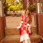 Ruma Sharma Instagram - सारी दुनिया के जज़्बात एक तरफ़ पर तुझसे वो पहली मुलाक़ात एक तरफ़ ♥️♥️ #amchimumbai #myhappyplace . Shot by - @framesbyankit Edit by - @wasey_rock69 . #rumasharma #cityofdreams #mumbailife #streetsofmumbai #gatewayofindia #tajmumbai #streetportraits #naturallightphotography Amchi Mumbai..