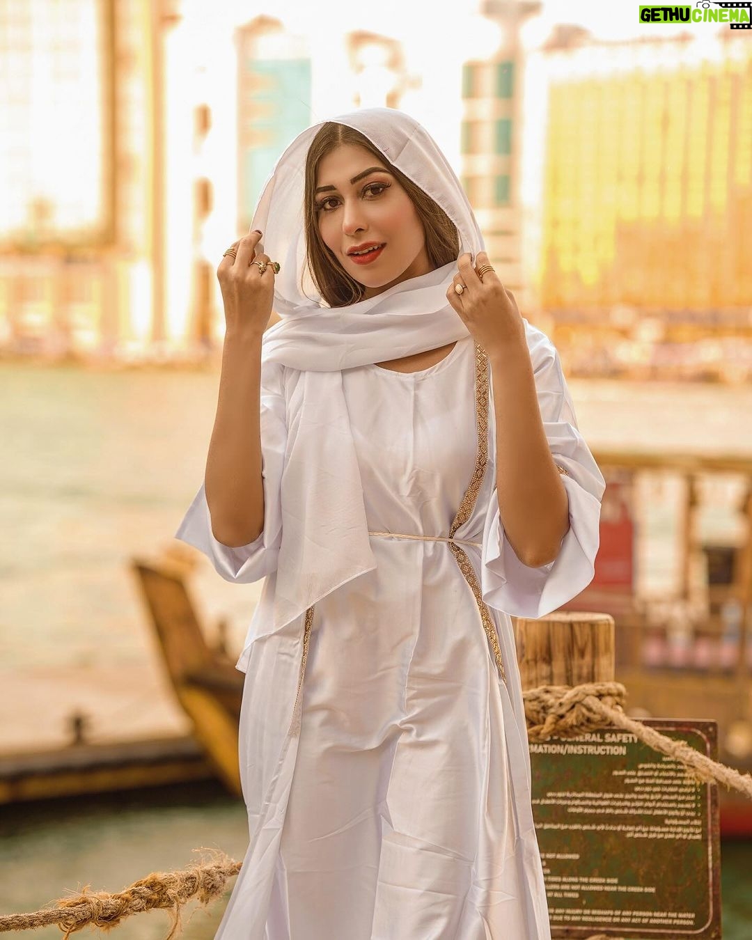 Ruma Sharma Instagram - हम पे मेहरबान दो जहां 🤍 . . Wearing - @abaya.aj_ Shot by - @qamarraza04 Edit by - @wasey_rock69 Shukriyaa - @belal_afzal . #jummamubarak #abayalove #abayadubai #rumasharma #abayastyle #abayacollection #abayablogger #abayadesign Dubai, UAE
