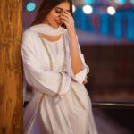 Ruma Sharma Instagram - हम पे मेहरबान दो जहां 🤍 . . Wearing - @abaya.aj_ Shot by - @qamarraza04 Edit by - @wasey_rock69 Shukriyaa - @belal_afzal . #jummamubarak #abayalove #abayadubai #rumasharma #abayastyle #abayacollection #abayablogger #abayadesign Dubai, UAE