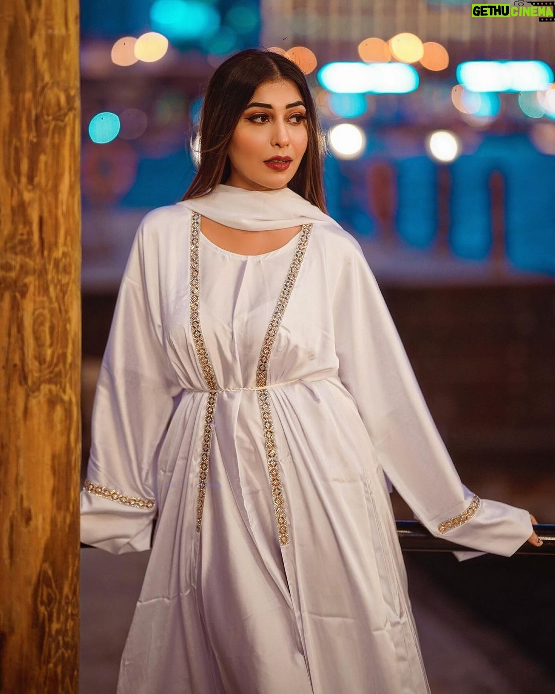 Ruma Sharma Instagram - हम पे मेहरबान दो जहां 🤍 . . Wearing - @abaya.aj_ Shot by - @qamarraza04 Edit by - @wasey_rock69 Shukriyaa - @belal_afzal . #jummamubarak #abayalove #abayadubai #rumasharma #abayastyle #abayacollection #abayablogger #abayadesign Dubai, UAE