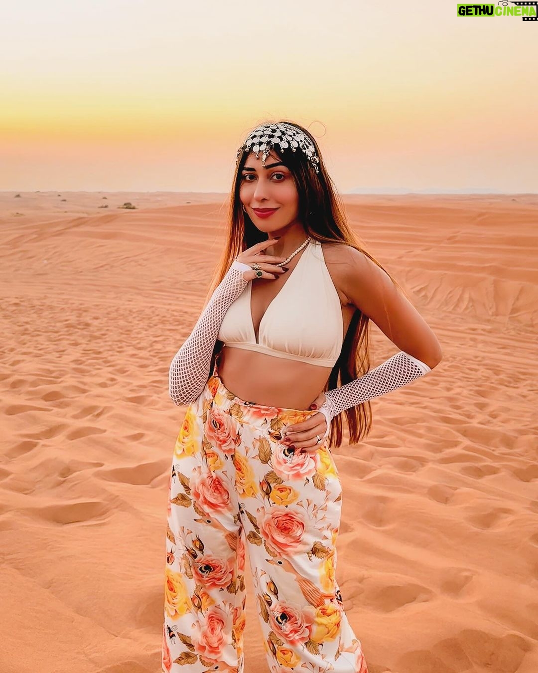 Ruma Sharma Instagram - The temperature is high here but so is my mood ✨ #dubaidesert . . #rumasharma #dubaidesertsafari #desertphotography #sunandsand #goldenhourlight #sundowner #dubaitravel #dubaitravelblogger #travelwithlove Dubai Desert