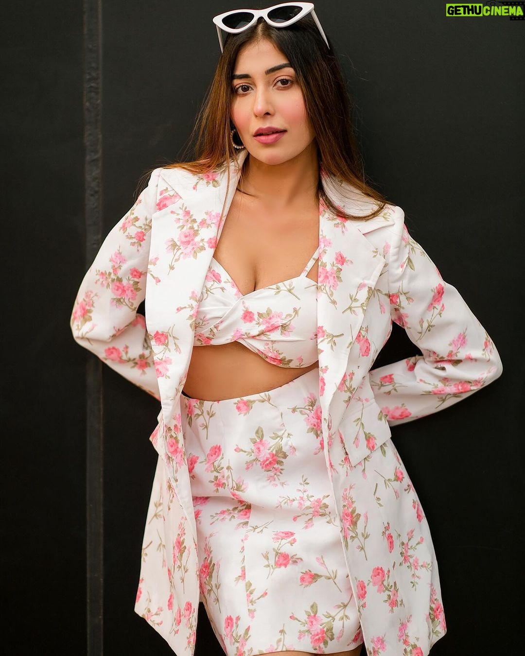 Ruma Sharma Instagram - I’m not here to fit in , I’m here to stand out 😎 . . Wearing - @papzclothing Styled by - @yourstylistforever Edit by - @wasey_rock69 . #fashionlookbook #rumasharma #bossbabelife #outfitoftheday #lookstylish #dubaistreetstyle #dubaifashionblogger Dubai, United Arab Emirates
