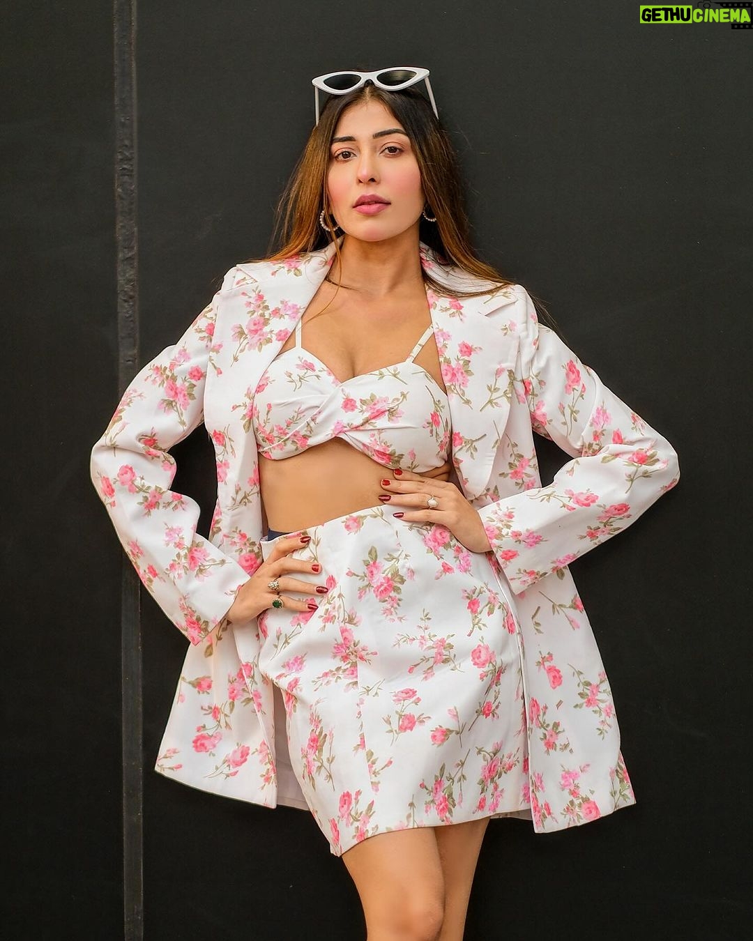 Ruma Sharma Instagram - I’m not here to fit in , I’m here to stand out 😎 . . Wearing - @papzclothing Styled by - @yourstylistforever Edit by - @wasey_rock69 . #fashionlookbook #rumasharma #bossbabelife #outfitoftheday #lookstylish #dubaistreetstyle #dubaifashionblogger Dubai, United Arab Emirates
