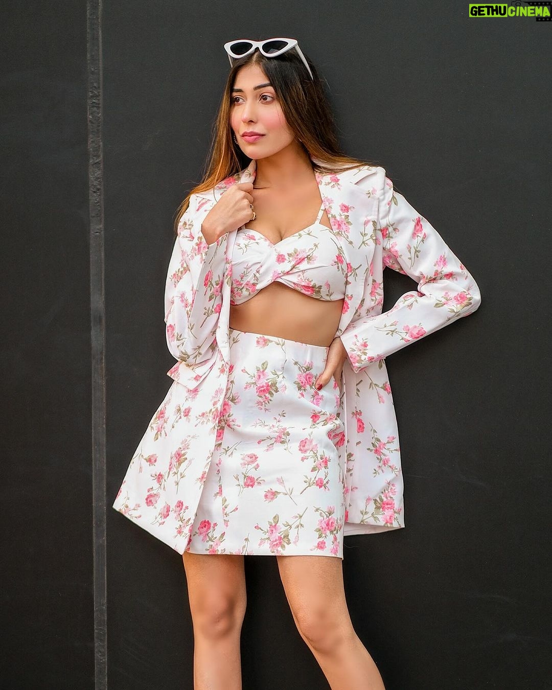 Ruma Sharma Instagram - I’m not here to fit in , I’m here to stand out 😎 . . Wearing - @papzclothing Styled by - @yourstylistforever Edit by - @wasey_rock69 . #fashionlookbook #rumasharma #bossbabelife #outfitoftheday #lookstylish #dubaistreetstyle #dubaifashionblogger Dubai, United Arab Emirates