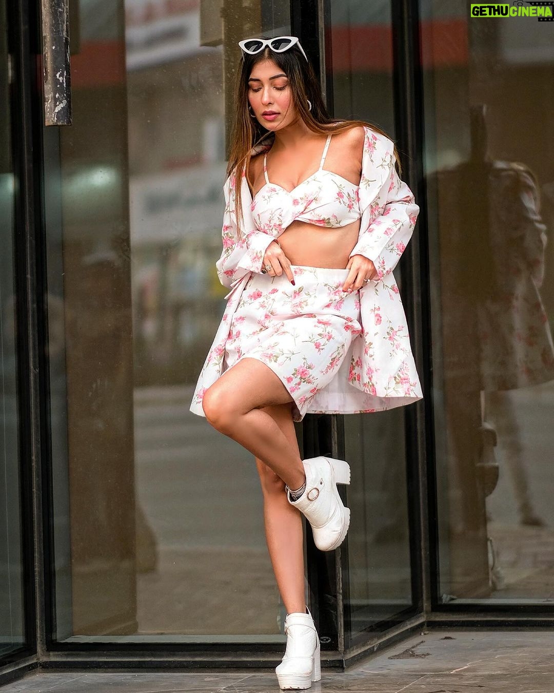 Ruma Sharma Instagram - I’m not here to fit in , I’m here to stand out 😎 . . Wearing - @papzclothing Styled by - @yourstylistforever Edit by - @wasey_rock69 . #fashionlookbook #rumasharma #bossbabelife #outfitoftheday #lookstylish #dubaistreetstyle #dubaifashionblogger Dubai, United Arab Emirates