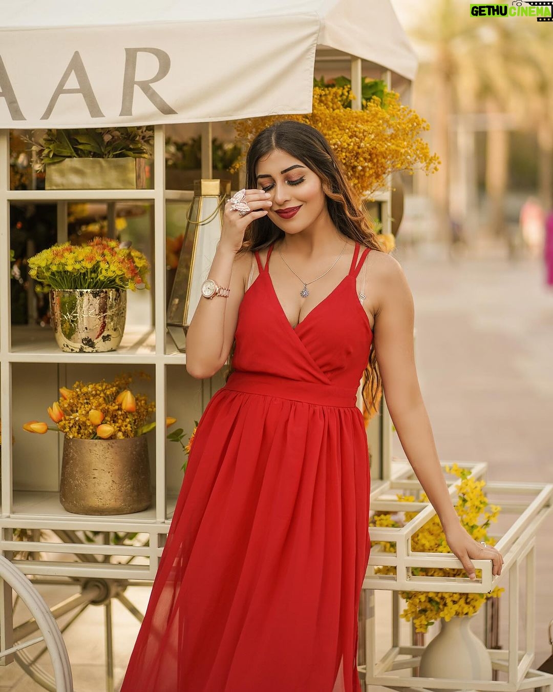 Ruma Sharma Instagram - Finding paradise wherever I go 🦋 . . Edit by - @wasey_rock69 . #rumasharma #traveltheworldwithme #travelphotographyoftheday #dubaitravelblogger #dubaiblogger #dubaidiaries❤️ Dubai, United Arab Emirates