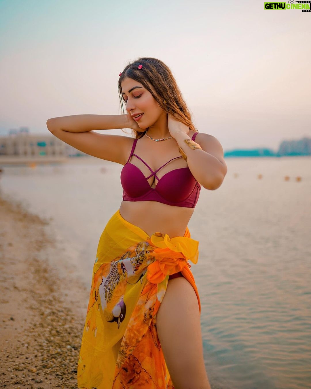 Ruma Sharma Instagram - Life’s a beach, find your wave 🦋 . Shot by - @qamarraza04 Edit by - @wasey_rock69 . #dubaibeach #rumasharma #dubaibeachlife #dubaitravel #sunandsand #bikinilovers The Point, Dubai Marina