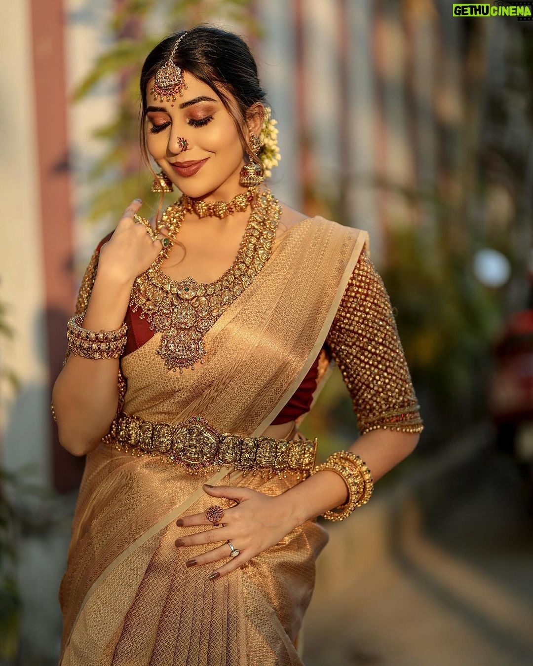 Ruma Sharma Instagram - अधूरी थी ज़रा सी मैं पूरी हो रही हूँ तेरी सादगी में होके चूर 🤍 . #southindianlook #rumasharma #southindianfashion #southindianactress #southindianmakeup Chennai,Tamilnadu