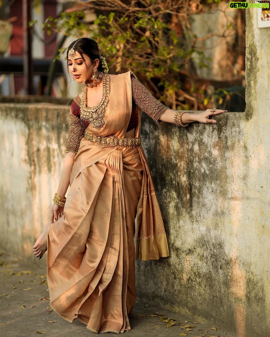 Ruma Sharma Instagram - अधूरी थी ज़रा सी मैं पूरी हो रही हूँ तेरी सादगी में होके चूर 🤍 . #southindianlook #rumasharma #southindianfashion #southindianactress #southindianmakeup Chennai,Tamilnadu