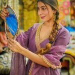 Ruma Sharma Instagram - सादगी 🌸 . . Wearing - @myshka_fashion Styled by - @yourstylistforever Shot by - @gauravrj.photography Edit by - @wasey_rock69 . #rumasharma #delhistreets #delhistreetshopping #desiwear #indiansuit #indianlook #indianfashioninfluencer #stylewithme #streetphotoshoot #portraitsofindia Delhi