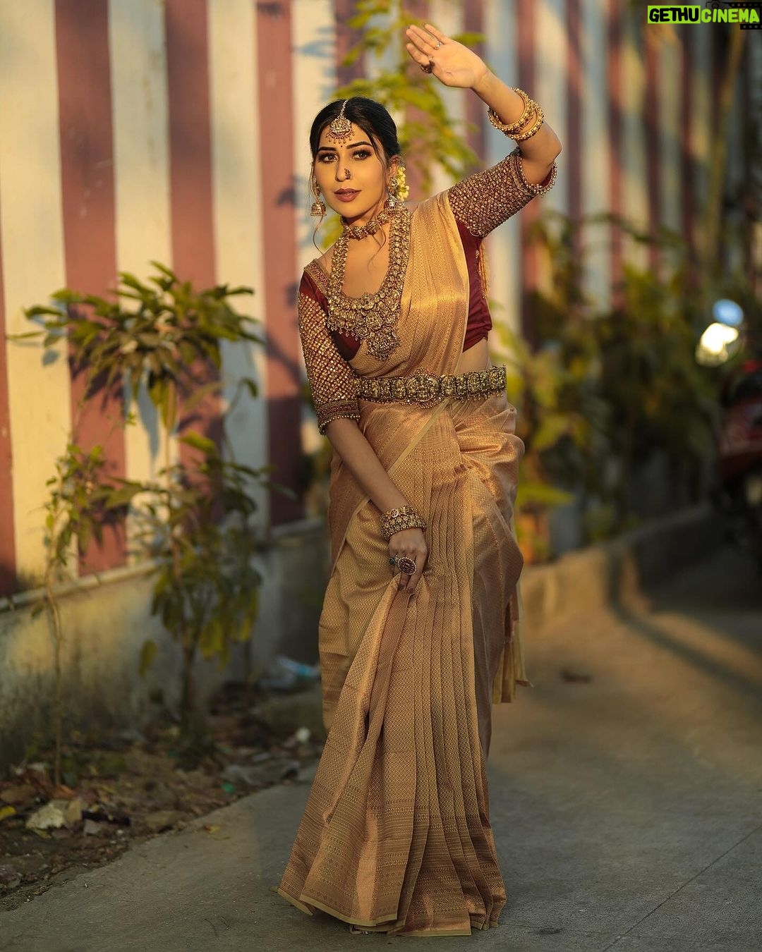 Ruma Sharma Instagram - अधूरी थी ज़रा सी मैं पूरी हो रही हूँ तेरी सादगी में होके चूर 🤍 . #southindianlook #rumasharma #southindianfashion #southindianactress #southindianmakeup Chennai,Tamilnadu