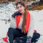 Ruma Sharma Instagram - Take me back to those good old days again ❤️ . Shot by - @gauravrj.photography Edit by - @wasey_rock69 . #manalisnow #mountainlover #rumasharma #traveldays #snowlife #manalisnow #manalidiaries😍 Woodzo Stays