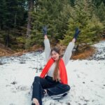 Ruma Sharma Instagram - Take me back to those good old days again ❤️ . Shot by - @gauravrj.photography Edit by - @wasey_rock69 . #manalisnow #mountainlover #rumasharma #traveldays #snowlife #manalisnow #manalidiaries😍 Woodzo Stays