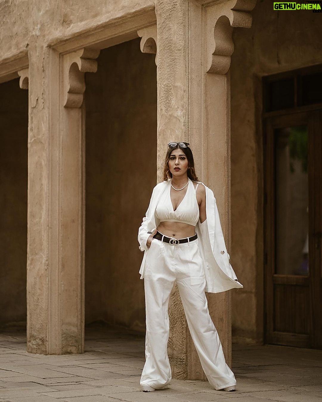 Ruma Sharma Instagram - Why chase you when I’m the catch? . . Shot by - @midhun.mohan_ . #throwbacksaturday #dubaidiaries #rumasharma #bossbabelife #formallook