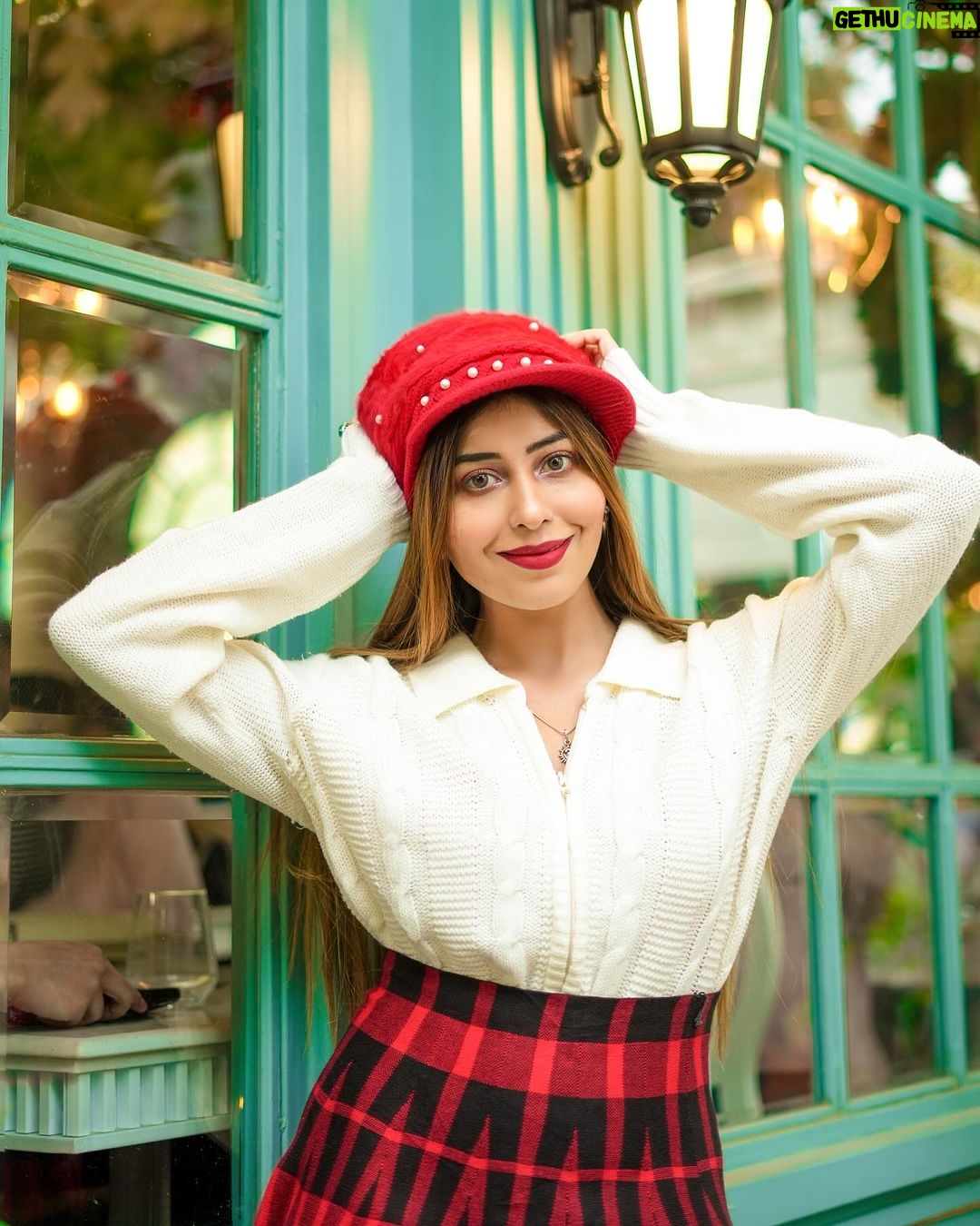 Ruma Sharma Instagram - Spark and shine, it’s #christmastime🎄 Are you ready to meet your Santa 🧑🎄 . Shot by - @gauravrj.photography Edit by - @wasey_rock69 . #decembertoremember #rumasharma #christmasiscoming #yearendingvibes❄️ India