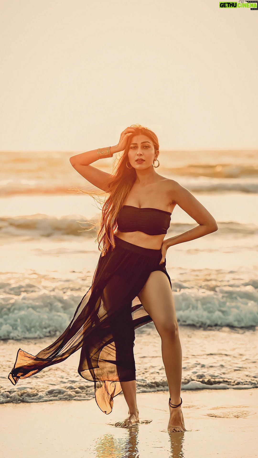 Ruma Sharma Instagram - I’ll be your dream girl I can handle 🥰🥰 . . Edit by - @eunoia_studio__ Shot by - @omcar_raicar . #beachlook #loveforbeaches #beachwaves #goldenhourlight #rumasharma #goabeaches #beachlifevibes #goadiaries❤ Goa India