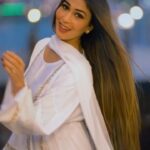 Ruma Sharma Instagram - खिल गई मेरी किस्मत ❤️❤️ . . Wearing - @abaya.aj_ Shot by - @qamarraza04 Edit by - @eunoia_studio__ . #rumasharma #shukranallah #kurbaan #abayareels #abayalove #abayacollection #dubaidiaries❤️ Dubai, United Arab Emirates