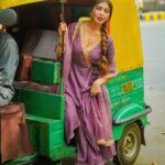 Ruma Sharma Instagram - सादगी 🌸 . . Wearing - @myshka_fashion Styled by - @yourstylistforever Shot by - @gauravrj.photography Edit by - @wasey_rock69 . #rumasharma #delhistreets #delhistreetshopping #desiwear #indiansuit #indianlook #indianfashioninfluencer #stylewithme #streetphotoshoot #portraitsofindia Delhi