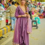 Ruma Sharma Instagram - सादगी 🌸 . . Wearing - @myshka_fashion Styled by - @yourstylistforever Shot by - @gauravrj.photography Edit by - @wasey_rock69 . #rumasharma #delhistreets #delhistreetshopping #desiwear #indiansuit #indianlook #indianfashioninfluencer #stylewithme #streetphotoshoot #portraitsofindia Delhi