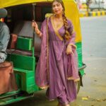 Ruma Sharma Instagram - सादगी 🌸 . . Wearing - @myshka_fashion Styled by - @yourstylistforever Shot by - @gauravrj.photography Edit by - @wasey_rock69 . #rumasharma #delhistreets #delhistreetshopping #desiwear #indiansuit #indianlook #indianfashioninfluencer #stylewithme #streetphotoshoot #portraitsofindia Delhi
