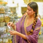 Ruma Sharma Instagram - सादगी 🌸 . . Wearing - @myshka_fashion Styled by - @yourstylistforever Shot by - @gauravrj.photography Edit by - @wasey_rock69 . #rumasharma #delhistreets #delhistreetshopping #desiwear #indiansuit #indianlook #indianfashioninfluencer #stylewithme #streetphotoshoot #portraitsofindia Delhi