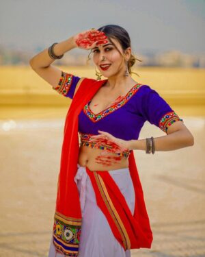 Ruma Sharma Instagram - कैसी रही आप सबकी होली 😍
.
.
Shot by - @lsd.photography.official 
Edit by - @wasey_rock69 
Styled by - @fashket_by_vrinda 
.
#happyholi #festivalofcolors #holi2024 #rumasharma #holiootd #festivalsofindia #holilove