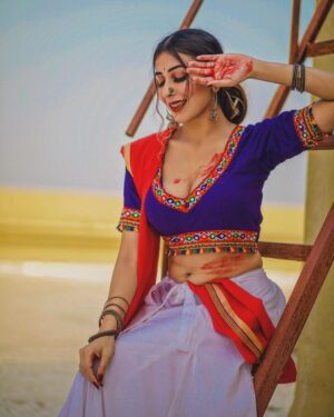 Ruma Sharma Instagram - कैसी रही आप सबकी होली 😍
.
.
Shot by - @lsd.photography.official 
Edit by - @wasey_rock69 
Styled by - @fashket_by_vrinda 
.
#happyholi #festivalofcolors #holi2024 #rumasharma #holiootd #festivalsofindia #holilove