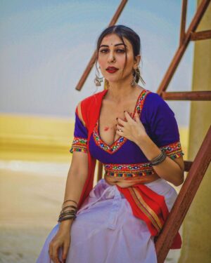 Ruma Sharma Instagram - कैसी रही आप सबकी होली 😍
.
.
Shot by - @lsd.photography.official 
Edit by - @wasey_rock69 
Styled by - @fashket_by_vrinda 
.
#happyholi #festivalofcolors #holi2024 #rumasharma #holiootd #festivalsofindia #holilove
