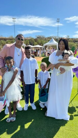 Russell Wilson Instagram - Thank YOU Jesus for the Greatest Sacrifice! Dying on the Cross for us ALL! Great Joy! ”And as they went, Jesus met them and greeted them. And they ran to him, grasped his feet, and worshiped him.“ ‭‭Matthew‬ ‭28‬:‭9‬ ‭#HappyEaster ☦️👑❤️ We Worship YOU! @Ciara