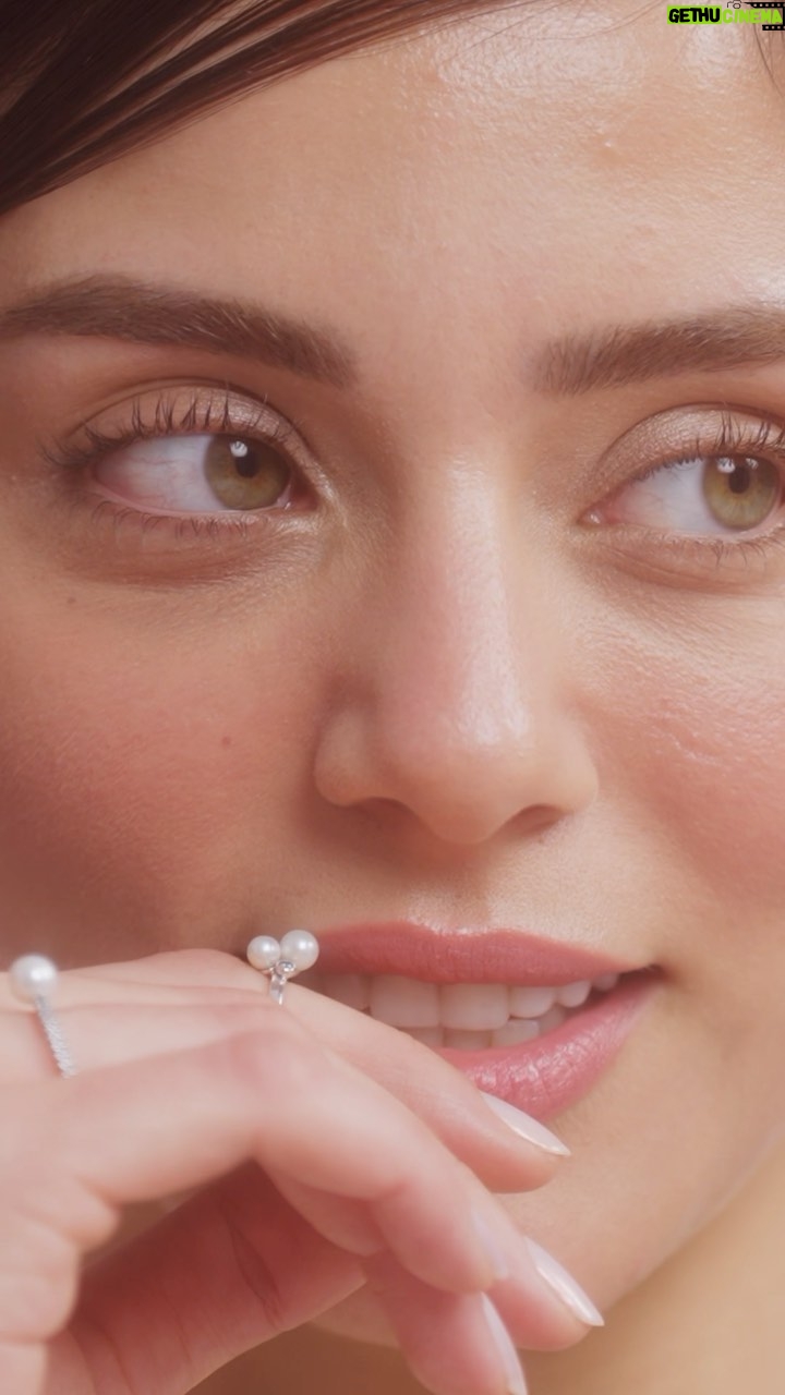 Sıla Türkoğlu Instagram - "Yaş aldıkça, tecrübelendikçe kendime yaklaşıyorum ve olduğum halimi kabul ediyorum" @silaaturkoglu Marie Claire Mart çıktı! @theofficialpandora Yayın Direktörü: @isiksimsek Röportaj: @selinerkmen Fotoğraflar: @denizozgun | @asitanestudio Styling: @nazlikayran Styling Asistanları: @ekinsuoktar , @nazlicgundogdu , #BegümGüneş Saç: @ibrahimzengin | @no21istanbul Makyaj: @aslibilge Saç Asistanı: @merverruzgar Makyaj Asistanı: @helnzbek Fotoğraf Asistanları: @atacanbaytok , @muraterdoganph Video Direktörü: @melikemugesahin Kamera Operatörü: @tugayozkann Gaffer: @omerraufaksoy Işık Asistanı: @taner.altundas Video Editörü: @ilydas Prodüksiyon: @ebrudoner İletişim Ajansı: @ilkbulusma.istanbul #MarieClaireTR #SılaTürkoğlu #KadınlarNerede