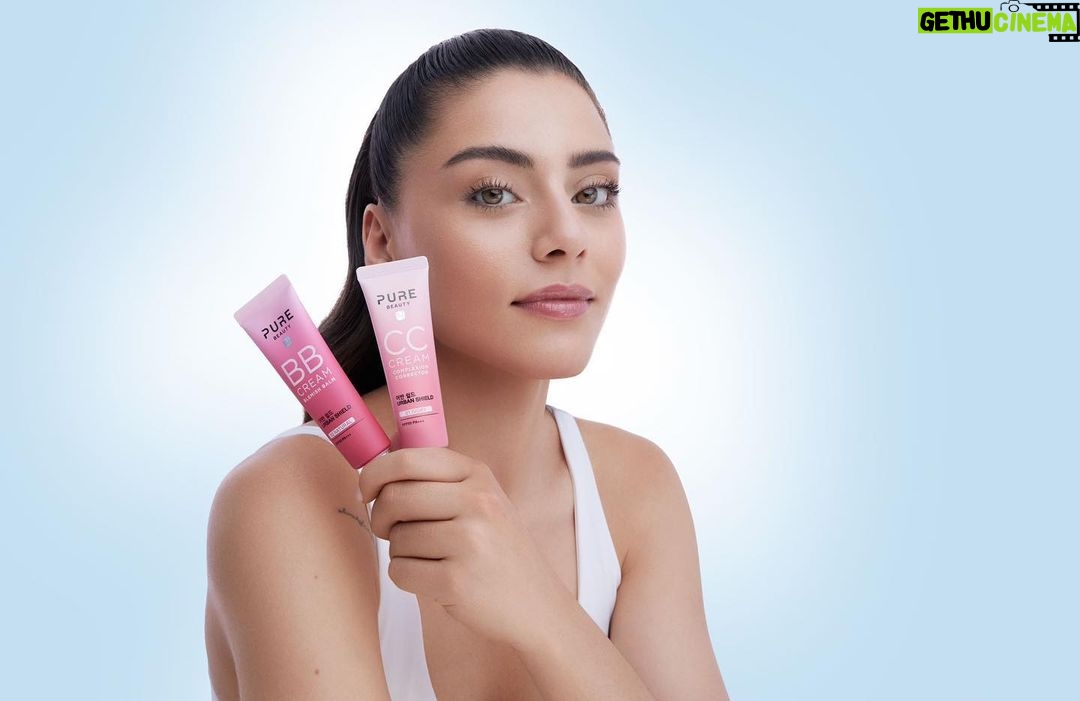 Sıla Türkoğlu Instagram - Pure Beauty BB ve CC krem ile birden çok etkisiyle, birden gelen güzelliğe merhabaaa! 💗 Kusursuz kapatıcılık için BB, ışıltılı bir cilt için CC krem 💗 Benim favori cilt bakım ve makyaj ürünüm belli! Siz de denemek için Watsons mağazaları ve Watsons.com.tr’yi ziyaret etmeyi unutmayın. #PureBeauty @PureBeauty_TR @WatsonsTurkiye